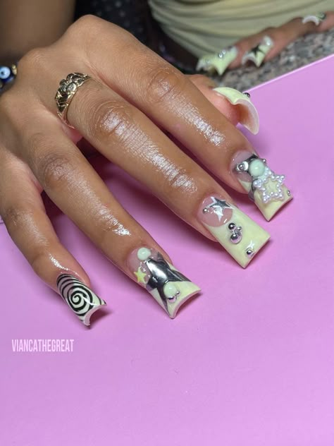 duck nails Duck Nails Gyaru, Modern Duck Nails, Slight Duck Nails, Subtle Duck Nails, Medium Duck Nails Acrylic, Brown Duck Nails, Black Duck Nails Acrylic, Duck Nail Designs Y2k, Zebra Duck Nails