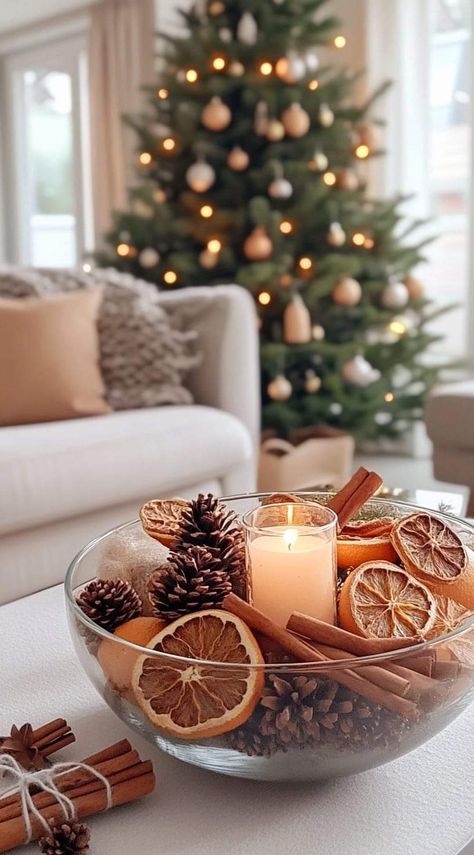 Comfy Christmas Decor, Winter Theme Home Decor, Christmas Decoration At Home, Christmas Home Interior, Yule Table Decorations, Diy Aesthetic Christmas Decor, Easy Christmas Decor Ideas Diy, Christmas Traditional Decorations, Rustic Christmas Tablescapes