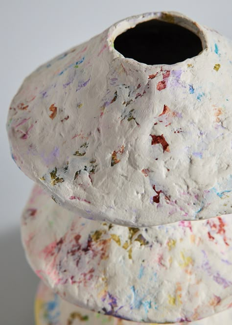 Art From Recycled Materials, Waste Art, Sculpture Vase, Mural Art Design, Paper Mache Bowls, Paper Mache Clay, Handmade Sculpture, Handmade Paintings, Paper Pulp