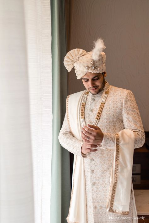 Indian Groom Ivory Sherwani, Indian Grooms Outfits, Indian Groom Jewellery Sherwani, Groom Shaadi Outfit, Wedding Outfit Groom Indian, Indian Groom Safa, Men Wedding Sherwani Indian Groom Outfit, Groom Indian Wedding Outfits Sherwani White, Groom Clothes Wedding Indian