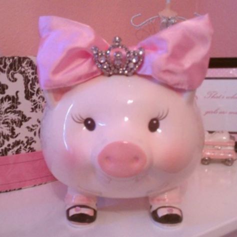 Princess piggy bank Pink Piggy Bank, Glitter Rosa, Pig Decor, Pink Cadillac, Pink Stuff, Pink Things, Pink Power, Piggy Banks, This Little Piggy