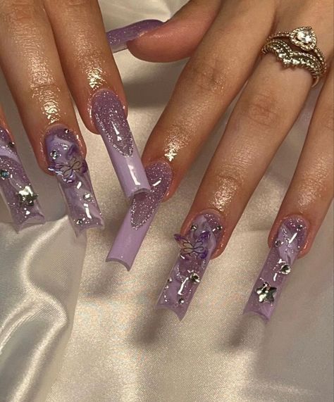 There's a new beauty trend taking over Instagram and it's absolutely stunning. Say hello to "quartz nails". Nails Aesthetics, 16 Nails, Dark Purple Nails, Nails Gradient, Quinceanera Nails, Quinceañera Ideas, Quartz Nails, Acrylic Ideas, Purple Acrylic Nails