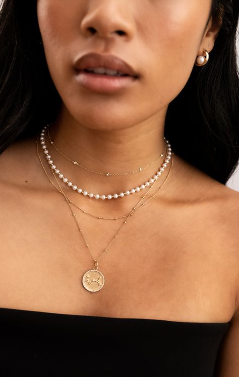 Pearls And Gold Necklace Layered, Pearl Layering, Perl Neckles, Pearl Necklace Layered, Ring Concierge, Pearl Accessories, Stacked Necklaces, Layered Jewelry, Gold Necklace Layered