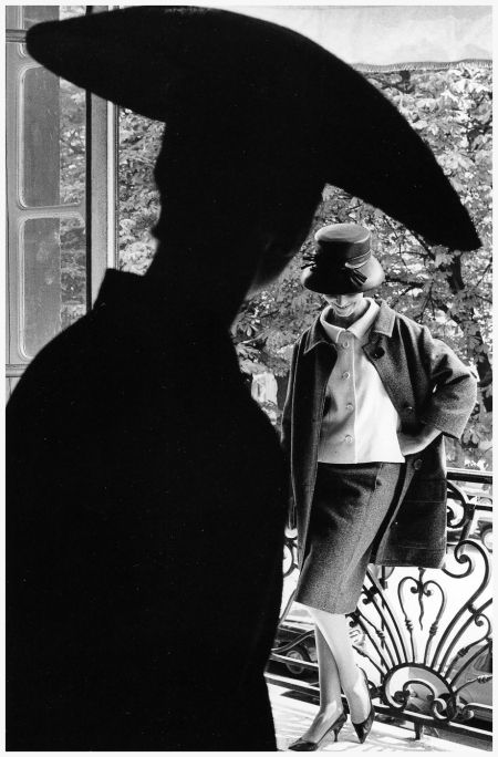 Fashion photograph for Jardin des Modes by Jeanloup Sieff, 1961 Jean Loup Sieff, Jeanloup Sieff, White Fashion Photography, Photography Student, Peter Lindbergh, Richard Avedon, French Photographers, Famous Photographers, Great Photographers