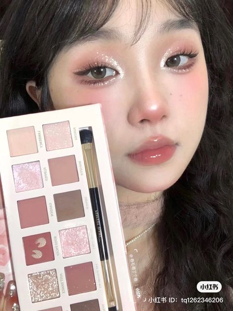 Xiangshu Makeup, Douyin Makeup Monolid, Douyin Makeup Eyeshadow, Doying China Makeup, Aesthetic Chameleon, Makeup Xiaohongshu, Xiaohongshu Makeup, Eye Makeup Monolid, Makeup Monolid