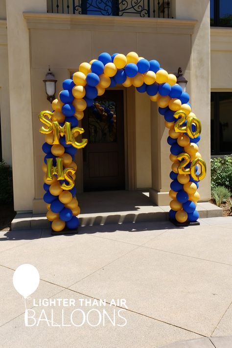 Dark blue and gold spiral arch with personalization for SMCHS class of 2020 graduate. Balloon Arch Gold, Spiral Balloon Arch, Graduation Balloons, Balloon Sculptures, Balloon Centerpieces, Balloon Columns, Balloon Decor, Class Of 2020, Balloon Bouquet