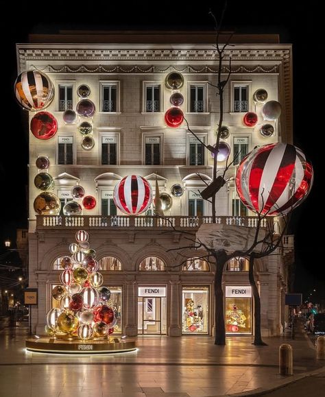 Christmas In Rome, Classic Holiday Decor, Glass Art Products, Fashion Show Looks, New Year Decor, Tree Drawing, Classic Holiday, Christmas Goodies, Christmas Inspiration