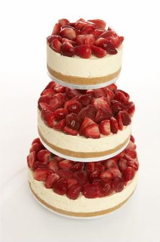 Cheesecake Wedding, Cheesecake Wedding Cake, Wedding Cheesecake, Unusual Wedding Cakes, Wedding Strawberries, Wedding Cake Alternatives, Unusual Weddings, Wedding Cake Flavors, Tiered Cake