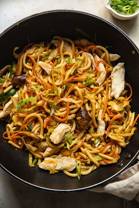 Chicken Yaki Udon Yaki Udon Chicken, Yaki Soba Noodles, Yaki Soba Recipe, Chicken Udon Noodle Recipe, Yaki Ramen, Chicken Yaki Udon, Chicken Udon Noodles, Yakisoba Recipe, Chicken Udon