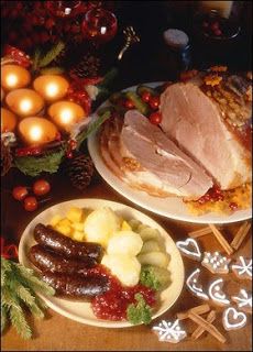 An Authentic Victorian Christmas Feast Christmas Dinner Traditional, English Christmas Dinner, Healthy Christmas Dinner, Victorian Recipes, Traditional Christmas Dinner, Charles Dickens Christmas, Christmas Feast, English Christmas, Healthy Christmas