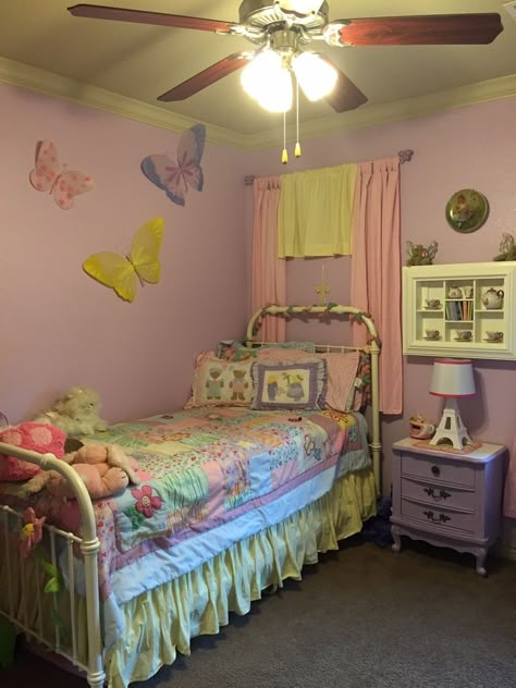 2000s Bedroom, Cute Bedroom Ideas, Pretty Room, Dream Room Inspiration, Pink Room, Dream House Interior, Cute Room Decor, Room Inspiration Bedroom, Room Ideas Bedroom