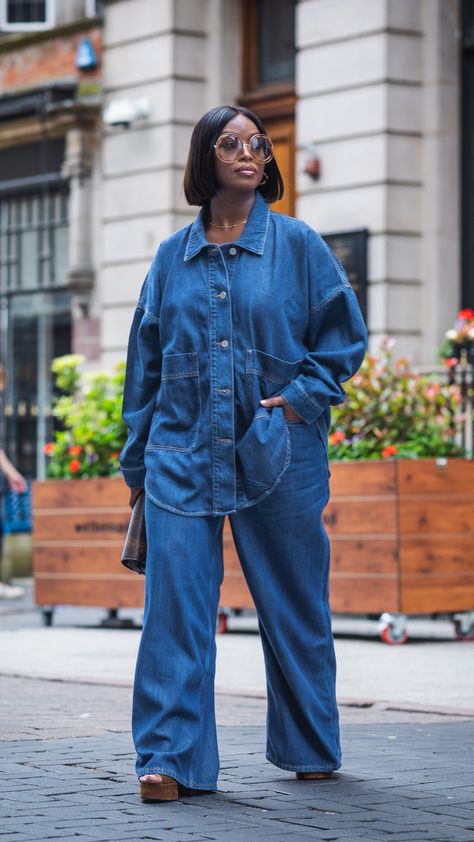 Denim on Denim Winter Fit Black Women, Denim On Denim Outfits For Women, Women Denim Outfits, Denim Tears Outfit, Casual Outfits Blazer, Denim Fall Outfits, Denim Outfit Black Women, Vacation Outfits Baddie, Pumpkin Patch Couple