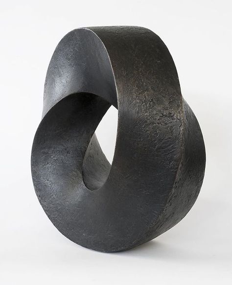 Aase Texmon Rygh • Möbius, Round (1989) Round Sculpture, Sculptures Céramiques, Cerámica Ideas, Math Art, Contemporary Sculpture, Stone Sculpture, Sculpture Installation, Modern Sculpture, Clay Sculpture