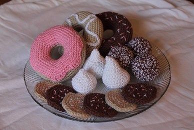 Biscuit Decoration, Granny Square Crochet Patterns Free, Crochet Food, Party Rings, Play Food, Summer Crafts, Double Knitting, Pretend Play, Crochet Designs