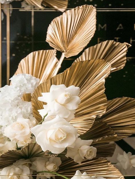 Gold Leaves Centerpiece, Great Gatsby Wedding Flowers, Art Deco Event Decor, Gatsby Table Decor, Gatsby Flowers, Gold Flower Arrangements, Art Deco Centerpiece, Gatsby Gala, Feather Centerpieces