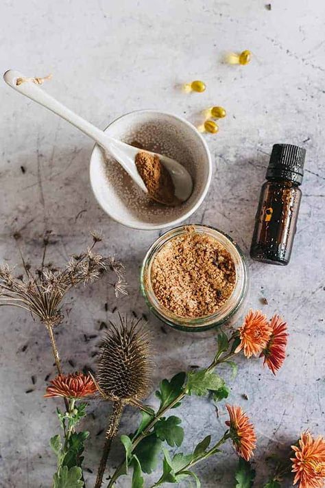 Turbinado Sugar Foot Scrub Facial Diy, Rosehip Oil For Skin, Autumn Skincare, Homemade Scrub, Sugar Scrub Recipe, Diy Facial, Scrub Recipe, Exfoliating Scrub, Facial Scrubs