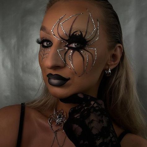 Simple Spiderweb Makeup, Spider Lips Makeup, Spider Web Makeup Halloween, Spider Makeup Looks, Unique Makeup Ideas Creative, Quick Halloween Makeup, Halloween Makeup Cute, Halloween Spider Makeup, Spider Web Makeup