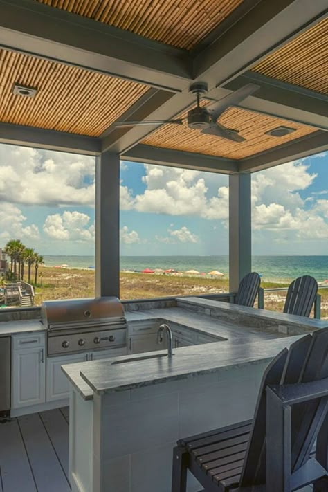 Beach Home Backyard, Beach Kitchen Aesthetic, Beach Life House, House Near Ocean, Beach Outdoor Kitchen, Outdoor Kitchen Aesthetic, Beach House Aesthetic Kitchen, House Aesthetic Inside, Bahamas Kitchen