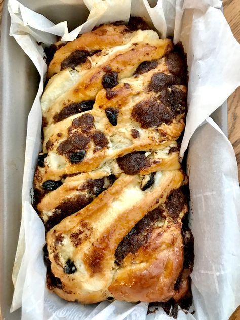 Cinnamon Raisin Babka, Cinnamon Rasin Bread, Cream Cheese Babka, Cinnamon Raisin Rolls, Sweet Yeast Dough, Bread Dips, Amish Breakfast, Cinnamon Raisin Bread Recipe, Sweets Board