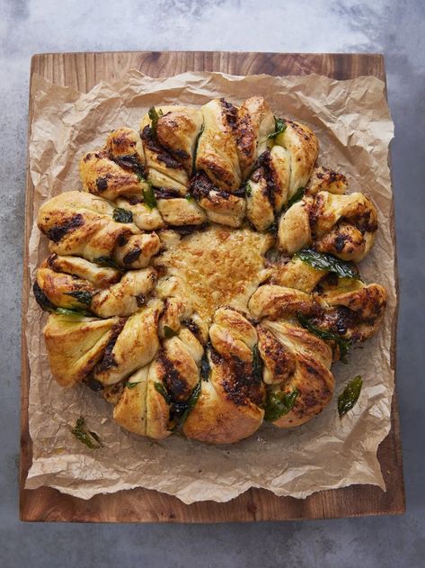 Tear ’n’ share bread | Jamie Oliver recipes Olive Bread Recipe, Tear And Share Bread, Fakeaway Recipes, Olive Bread, Jamie Oliver Recipes, Savory Bread, 15 Minute Meals, Midweek Meals, Black Olives