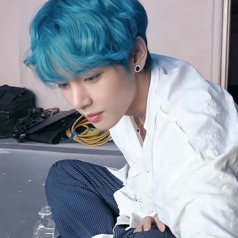 Taehyung Blue, Taehyung Icon, Winter Bear, Good Boy, V Bts, Blue Hair, Bangtan Boys, Baby Blue, Kim Taehyung