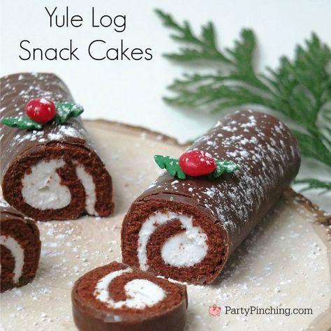 Easy Yule Log Cakes! “Yule” love how easy these mini cakes are to make using Little Debbie Swiss Rolls! You will need: Little Debbie Swiss Rolls Chocolate chips – melted Jumbo tree sprinkles Cinnamon candy sprinkles Powdered sugar 1.  Slice off a little of the end of the Swiss Roll 2.  With the melted chocolate,...Read More » Mini Yule Log, Yule Log Cake Recipe, Yule Log Recipe, Yule Logs, Christmas Yule Log, Chocolate Log, Debbie Snacks, Bake Christmas, Swiss Rolls