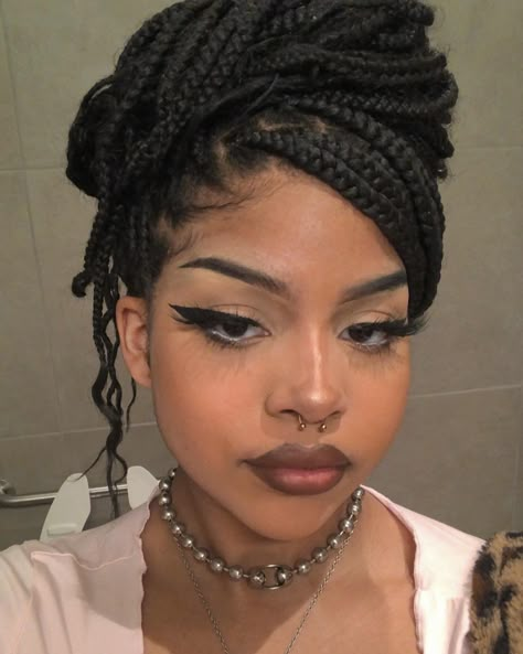 Light Goth Makeup Looks, Egirl Makeup Hooded Eyes, Goth Egirl Makeup, Black Egirl Makeup, Brown Goth Makeup, Soft Grunge Makeup Black Women, Goth Makeup Brown Skin, Afro Goth Aesthetic, Goth Glam Makeup Black Women