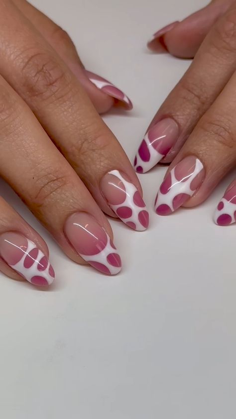 White Abstract Nail Art, Funky Purple Nails, Summer Nail Almond, Festival Nail Ideas, Minimalist Nails Short, Nail Art Minimalist, Short Nails Gel, Detailed Nail Art, Funky Nail Art