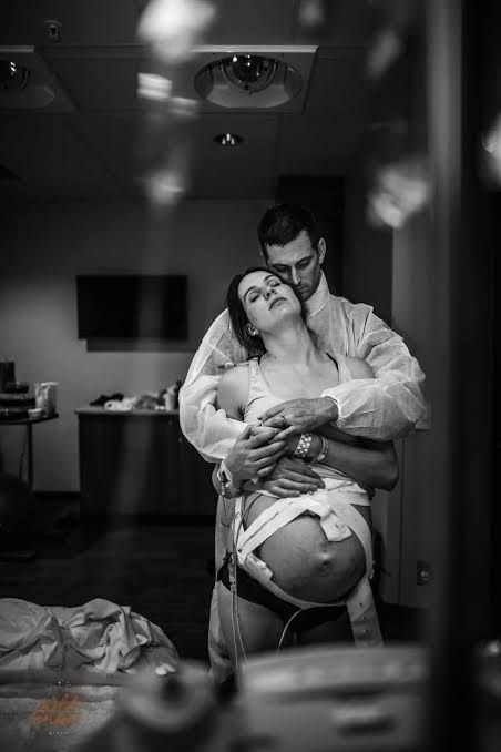 Birth Photoshoot, Birth Photography Hospital, Home Birth Photography, Labor Photos, Baby Hospital Pictures, Birth Pictures, Mother Feeding, Hospital Pictures, Pregnancy Labor