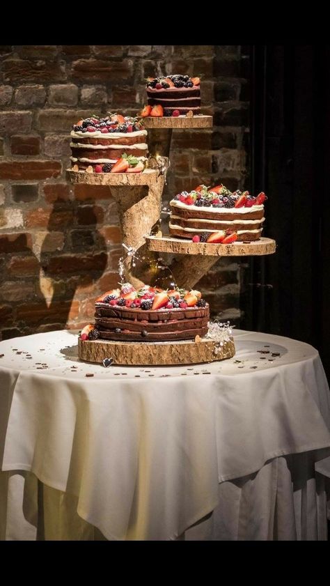 Rustic Cake Stand Wood, Rustic Wedding Cake Stand, Wooden Cake Stand, Wedding Cake Cake, Cake Stand Wedding, Rustic Cake Stands, Wedding Cake Display, Wooden Cake Stands, Wood Cake Stand