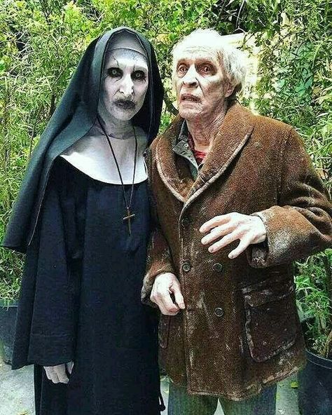 💀HORROR FILM HISTORY💀  🎬 🎥 on Instagram: “BONNIE AARONS (THE NUN/VALAK) And BOB ADRIAN (BILL WILKINS) On Set BTS Of "THE CONJURING 2" (2016)! - MakeUp Crew Of 42 Including KONNIE…” Conjuring 2, I Love Cinema, Film History, Halloween 2018, Halloween 2017, Classic Horror, Scary Movies, Welcome Home, Horror Art