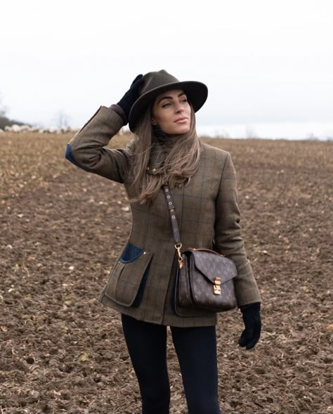 British Style Outfits, English Country Fashion, Countryside Outfit, Country Chic Outfits, British Country Style, Countryside Fashion, Scottish Fashion, Looks Country, Country Style Outfits