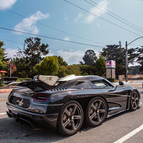 Caption this! Best one wins.👀 Photo by @keystothejungle #carlifestyle Koenigsegg Agera, Top Luxury Cars, Dream Cars Jeep, Caption This, Mercedes Car, Best Luxury Cars, Super Yachts, Koenigsegg, Expensive Cars