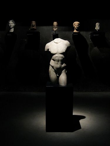 Night at the museum Sculpture Museum Aesthetic, Dark Museum, Night At Museum, Museum At Night, Borg Queen, Museum Statues, Museum Sculpture, Zeus Statue, Sculpture Museum