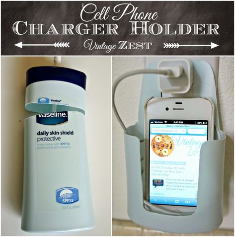 Cell Phone Charger Holder Diy, Plastik Recycling, Phone Charging Holder, Cell Phone Charger Holder, Phone Charger Holder, Diy Shampoo, Diy Projektit, Charger Holder, Shampoo Bottles