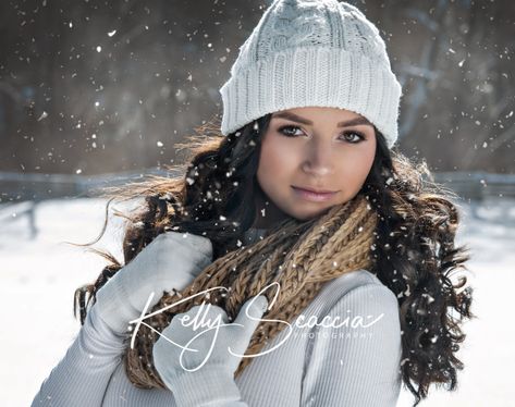 Winter Senior Pictures Outfits, Snow Senior Pictures, Winter Senior Photography, Winter Portraits Photography, Winter Snow Photography, Winter Senior Pictures, Winter Maternity Photos, Snow Photoshoot, Winter Portraits