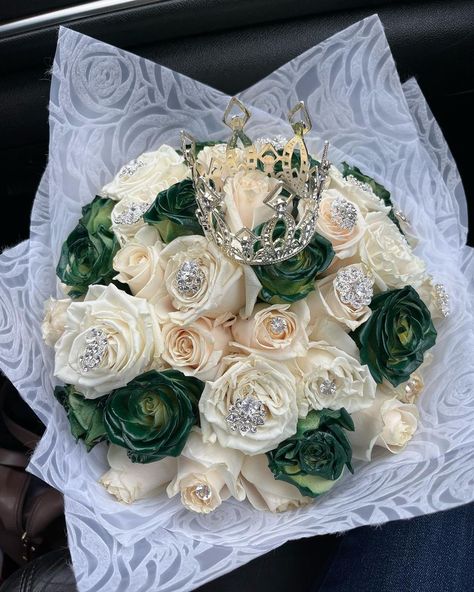 Bouquet Business, Florist Business, Ribbon Rose Bouquets, Quinceanera Bouquet, Roses Bouquet Gift, Ribbon Flowers Bouquet, Jeweled Bouquet, Flower Boquet, Diy Bouquet Wrap