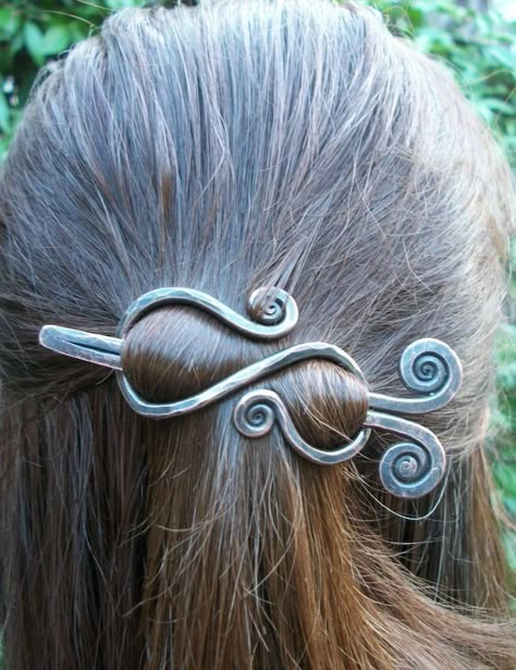 Blacksmithing Ideas, Blacksmith Projects, Shawl Pin, Wire Jewelry Designs, Diy Wire Jewelry, Metal Hair, Wire Work Jewelry, Shawl Pins, Copper Hair