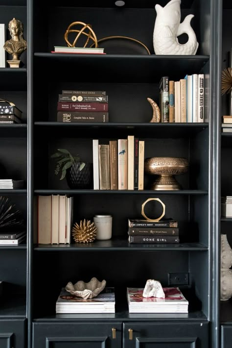 Looking for some tips on how to style a black bookshelf? Try these tips to create the perfect bookshelf setup that combines functional storage, easy style, and a classic look you'll love! These bookshelf decor ideas are great for living room remodels and so much more. Bookshelf Styling Living Room, Black Bookshelves, Black Bookshelf, Styling Living Room, Bookshelves Decor, Styling Bookshelves, Black Bookcase, Shelf Decor Living Room, Styling Shelves