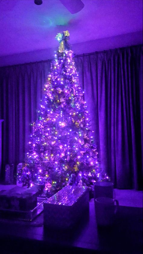 Purple Christmas Aesthetic, Purple Christmas Tree Decorations, Go Ravens, Purple Mustang, Drawing Backgrounds, Taylor Wallpaper, Yule Tree, Christmas Purple, Purple Christmas Tree