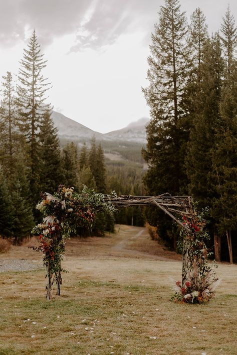 Outside October Wedding, Mountain Wedding Florals, Granola Girl Wedding, Granola Wedding, Boho Mountain Wedding, Branch Arch Wedding, Fall Backyard Wedding, Mountain Wedding Decor, Outdoorsy Wedding