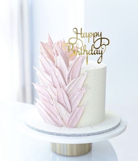 Feather Cake Ideas, Feather Cake, Birthday Cake Gift, Cake Designs For Girl, Candy Birthday Cakes, Pastel Cakes, Princess Birthday Cake, Beautiful Cake Designs