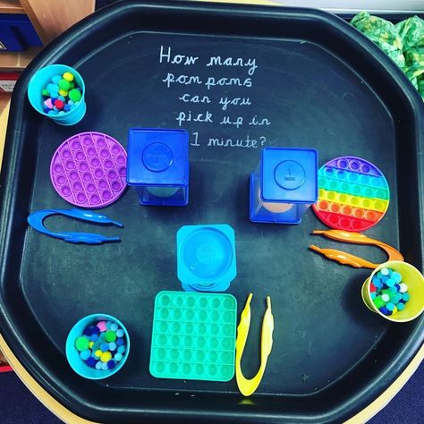 Miss A on Instagram: “Simple fine motor activity ✨The children loved this tuff tray and it also helped with number formation too! #tufftrayideas #tufftray…” Counting Tuff Tray Ideas, Enhanced Provision Ks1, Fine Motor Stations, Apple Tuff Tray Ideas, Tuff Tray Kindergarten, Kindergarten Number Activities, Preschool Tuff Tray, Fine Motor Tuff Tray Ideas, Numeracy Activities Preschool