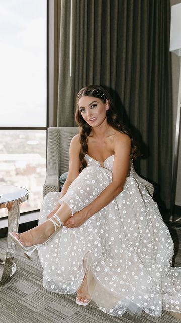 Pronovias on Instagram: "She is a vibe✨ #PronoviasBride @megrojeski wearing the HOPKINS dress. 🎥: @madisonpfilms 📸: @shaneasnyder MUHA: @ashleymackhmua @theshampagneroom Florist: @niloorosidesign Venue: @waterviewloft SHARE YOUR LOVE STORY (videos and pics) in the link in bio💛" Pronovias Hopkins Wedding Dress, Hopkins Pronovias, Pronovias Hopkins, Wedding Redo, Pronovias Bridal, Wedding Dresses Whimsical, Story Videos, Summer Blonde Hair, Summer Blonde