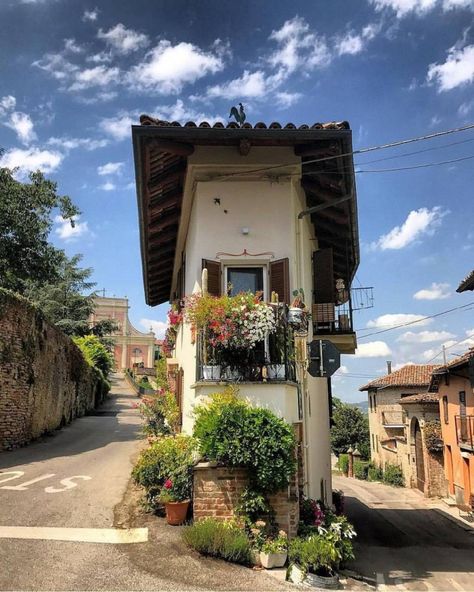 Italy Villages, Giuseppe Garibaldi, Roman Artifacts, Piedmont Italy, Ancient Village, Medieval Village, Roman City, Italian Village, House Museum