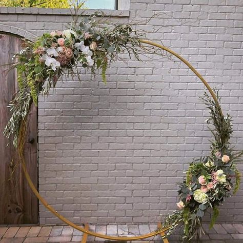 Diy Floral Wedding, Mauve Wedding Colors, Diy Winter Wedding, Church Altar Decorations, Wedding Hoop, Wedding Arch Flowers, Hula Hoops, Arch Flowers, Moody Wedding