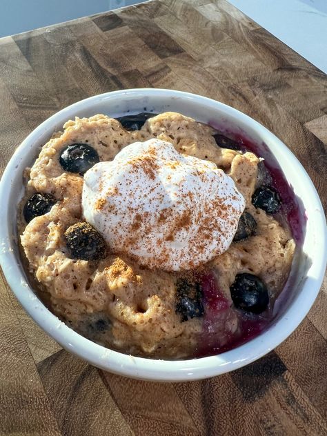 2 Minute Blueberry Oat Mug Cake Oat Mug Cake, Muffin In A Mug Recipe, Wild Diet, Oatmeal Dessert, Paleo Breakfast Ideas, Microwave Mug Recipes, Protein Banana Bread, Mug Recipe, Food In A Jar