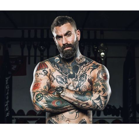 Ricki Hall on Instagram: “@barberevo issue 6 out now! Interview with myself and my barber educator @the.heartbreak.barber following my progress from model to barber.…” Stop Shaving, Ricki Hall, Hair Movement, Soulful Art, Epic Beard, Great Beards, Hipster Fashion, Chest Tattoo, Body Hair