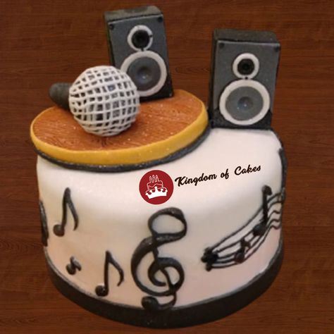 Speaker Cake Ideas, Cake For Music Lover, Speaker Cake, Apple Computer Desktop, Cake Hbd, Cake Music, Twin Birthday Cakes, Music Cake, Customized Cake