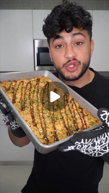 Ahmad Alzahabi on Instagram: "Sushi Bake 🥵   IB: @myhealthydish   1.5 cup sushi rice (uncooked measurements) 1/2 cup rice vinegar  1 Tbsp sugar & salt   1.5lbs left over salmon (uncooked measurements) 8oz Crab  1/4 cup cream cheese 2 Tbsp kewpie mayo  1 Tbsp Cajun  1/4 cup sriracha  2 Tbsp eel sauce   Rice seasoning (furikake) to taste   #food #foodie #recipe #sushibake #sushi #recipes" No Rice Sushi Bake, Baked Sushi Rice Recipe, Sushi Rice Seasoning, Ahmad Alzahabi, Sushi Rice Recipe, Sushi Bake Recipe, Eel Sauce, Crab Sushi, Sushi Rice Recipes